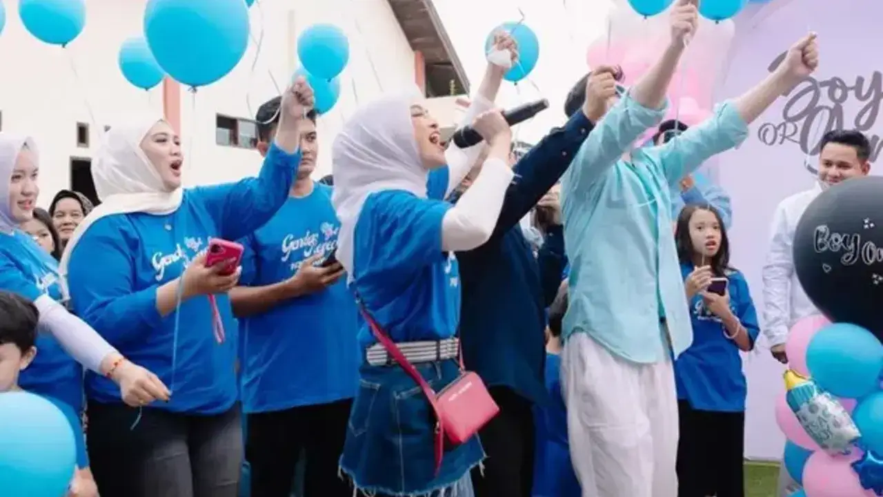 Putri Isnari Gelar Gender Reveal 7 Bulan