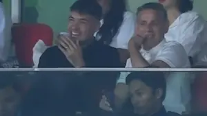 Shayne Pattynama Akrab Bareng John Herdman nonton Persija Main