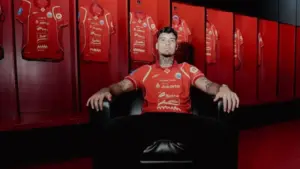 Shayne Pattynama Resmi Gabung Persija