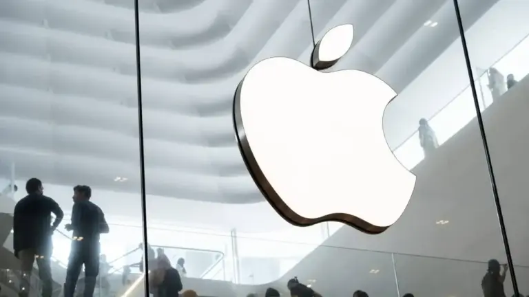 Tampilan Logo Apple di Pintu
