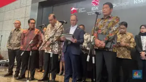 ketua ojk mundur