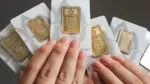Harga Emas Antam 30 April 2026 Turun Rp15.000 per Gram